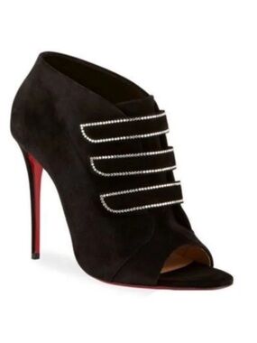 Christian Louboutin Suede
Crystal Triplica Strass 100 Booties
RETAIL 1,295
